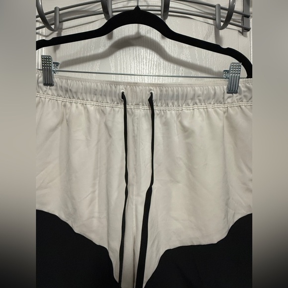 Sports Illustrated Mens Medium Workout Shorts white black EUC activewear gym - Picture 3 of 16